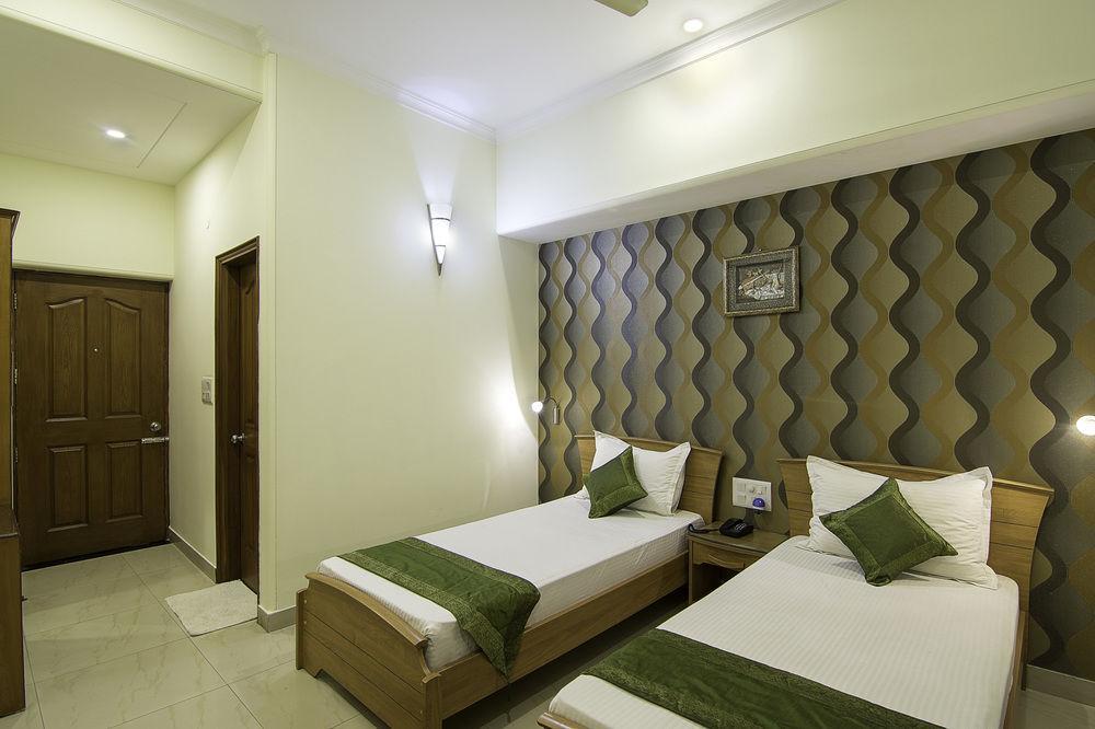 Treebo Palm Tree Palam Vihar Hotell Gurgaon Eksteriør bilde