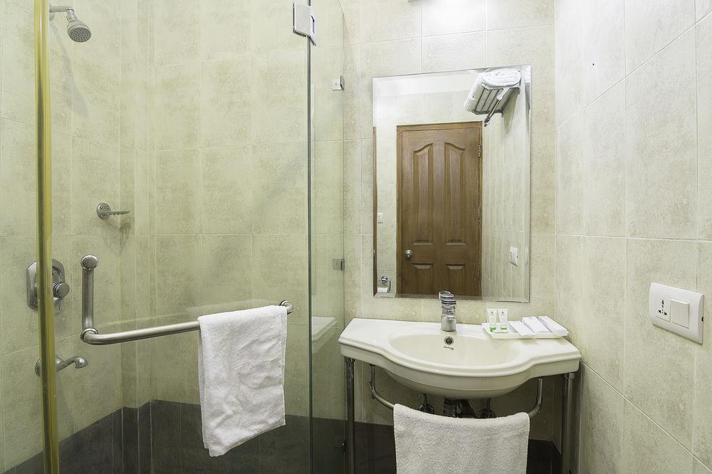 Treebo Palm Tree Palam Vihar Hotell Gurgaon Eksteriør bilde