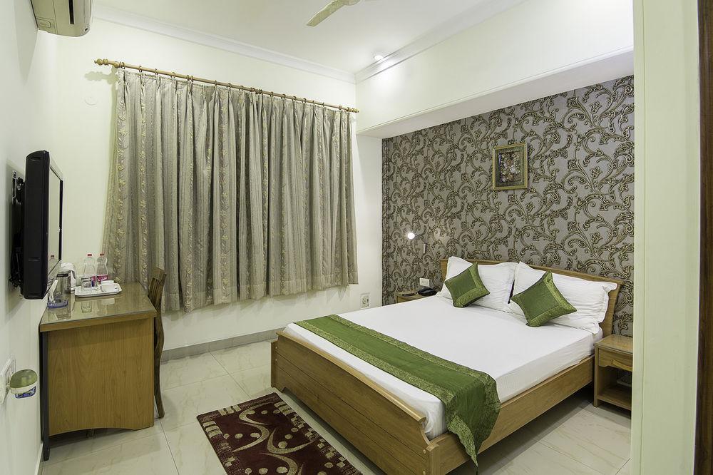Treebo Palm Tree Palam Vihar Hotell Gurgaon Eksteriør bilde