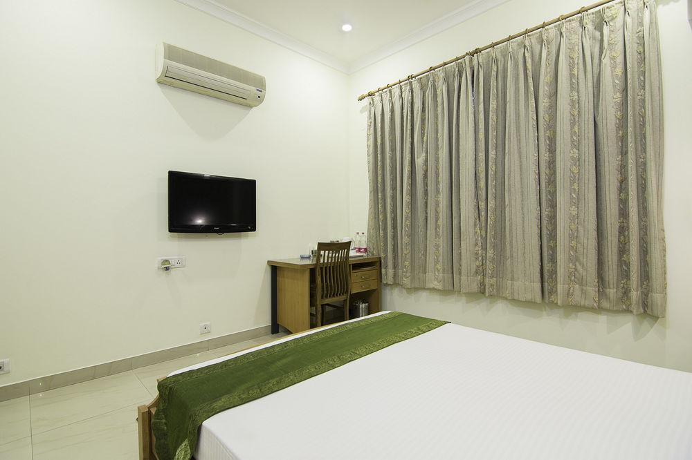 Treebo Palm Tree Palam Vihar Hotell Gurgaon Eksteriør bilde