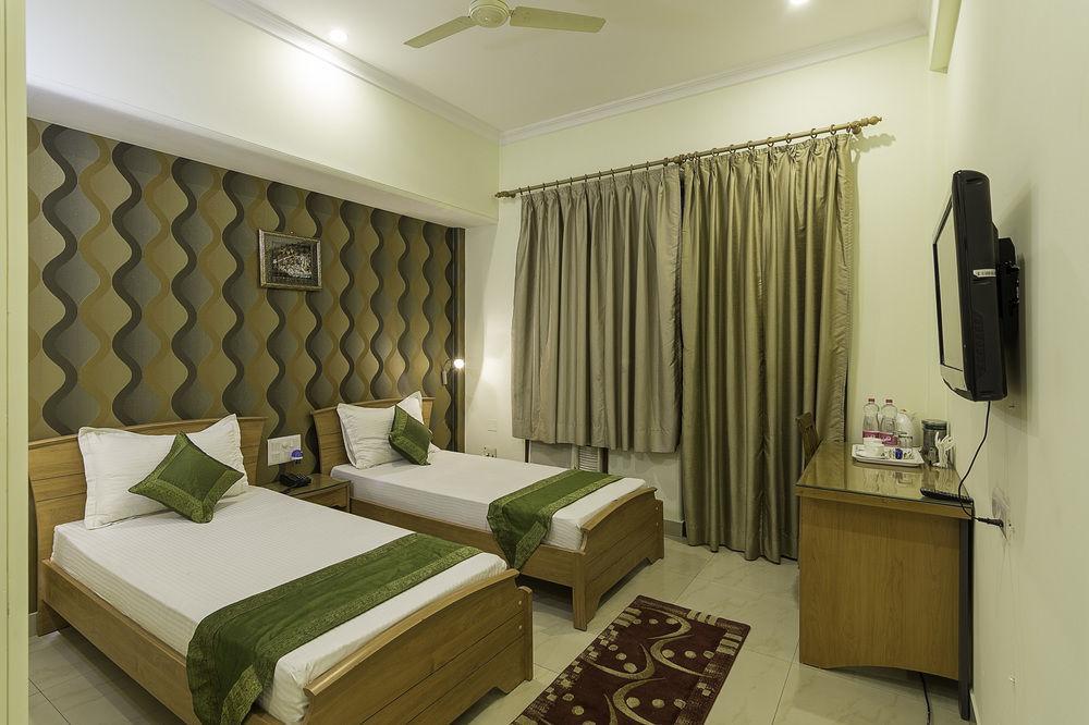 Treebo Palm Tree Palam Vihar Hotell Gurgaon Eksteriør bilde