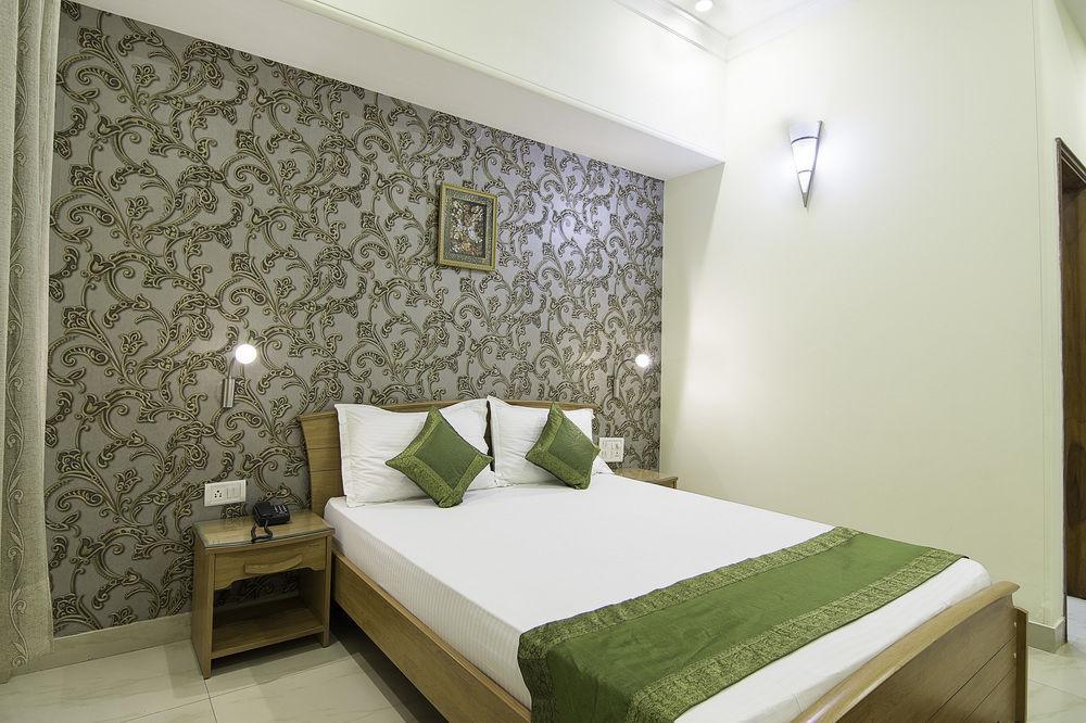 Treebo Palm Tree Palam Vihar Hotell Gurgaon Eksteriør bilde