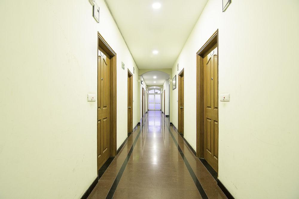 Treebo Palm Tree Palam Vihar Hotell Gurgaon Eksteriør bilde