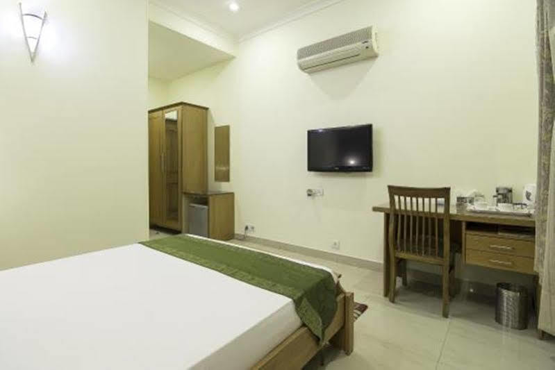 Treebo Palm Tree Palam Vihar Hotell Gurgaon Eksteriør bilde